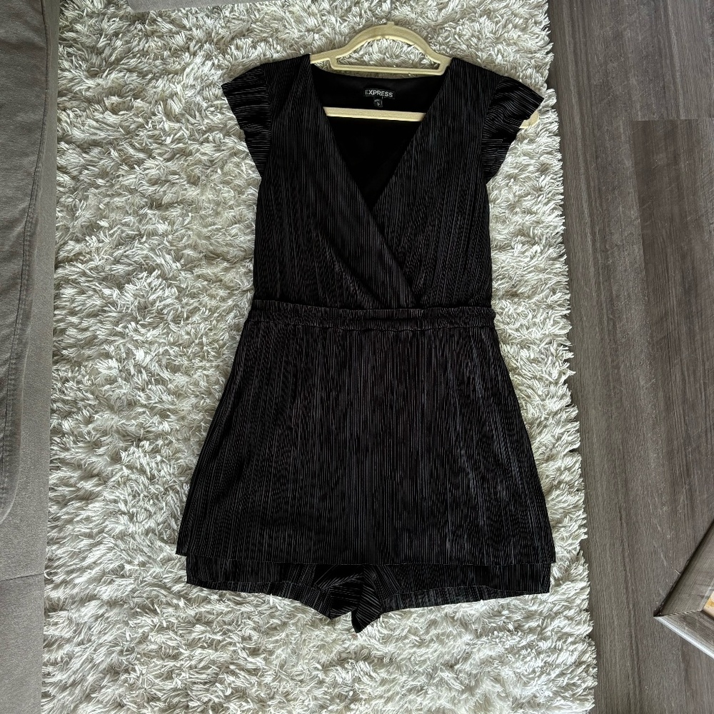 express black pleated v neck romper